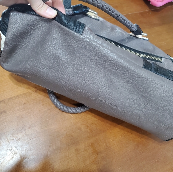 Guess purple purse - Picture 5 of 5